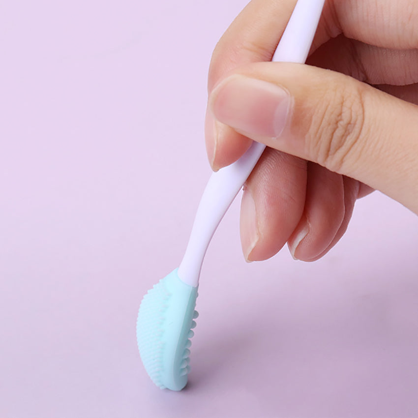 Get Clearer, Glowing Skin with Silicone Glow Brush - Includes Replacement Head for Long-lasting Use!